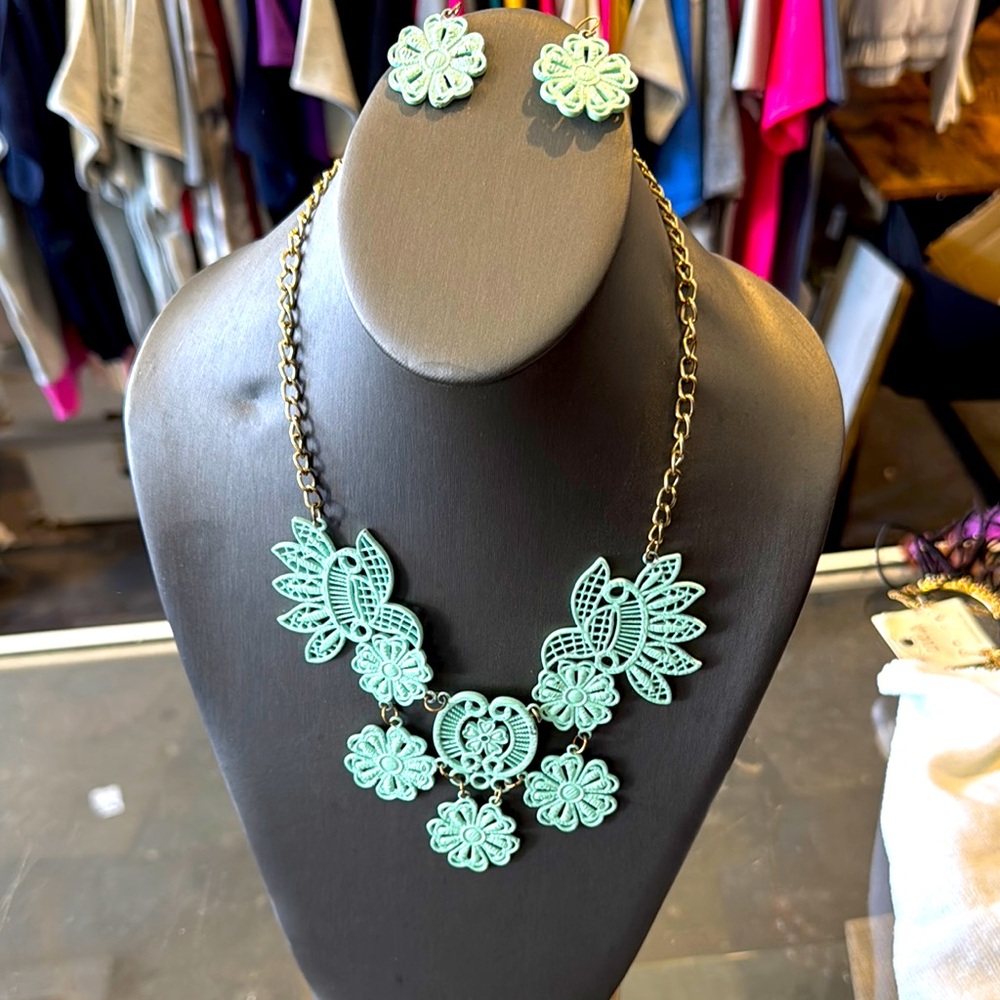 Elegant Mint Green Floral Necklace and Earring Set